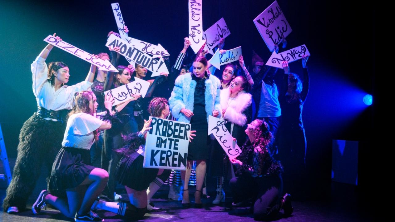 MusicAllFactory Volwassenen presenteert eindvoorstelling: 'Dreiging & Droogte'