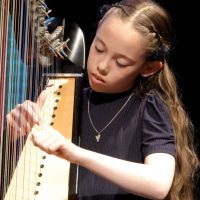 Harp cursist Nora Gommers 1e op het Rosa Harp Concours