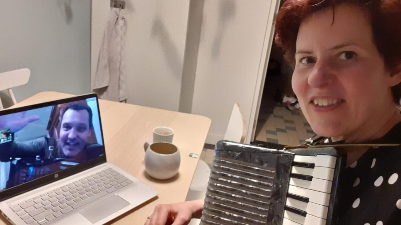 Zo kan het ook: online accordeon les!